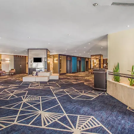 クラウンプラザ ホテル ポルト