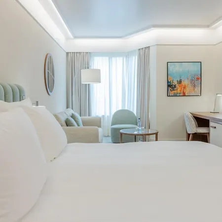 Crowne Plaza By Ihg Hotell