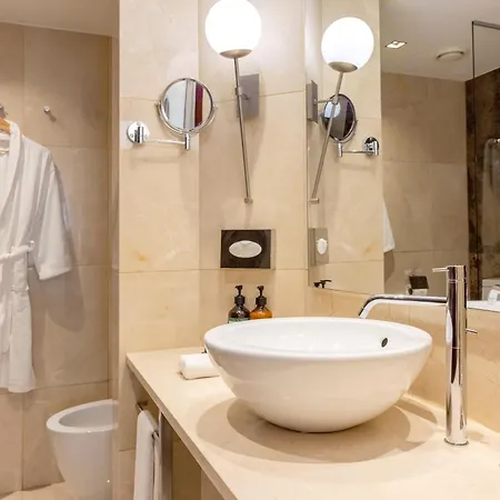 Crowne Plaza By Ihg Hotell 5*
