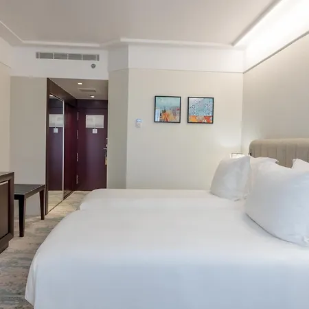 Crowne Plaza By Ihg Hotell
