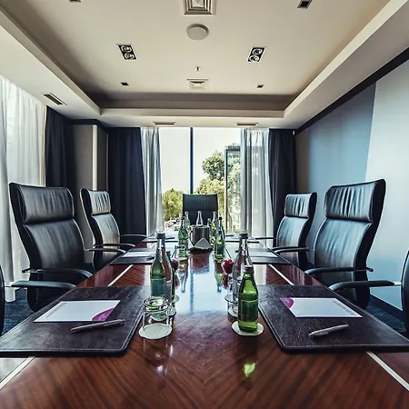 Crowne Plaza By Ihg Hotel