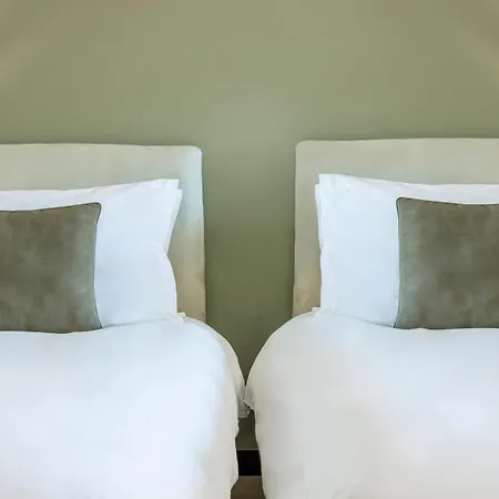 Crowne Plaza By Ihg 5*