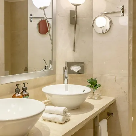 Crowne Plaza By Ihg Отель 5*