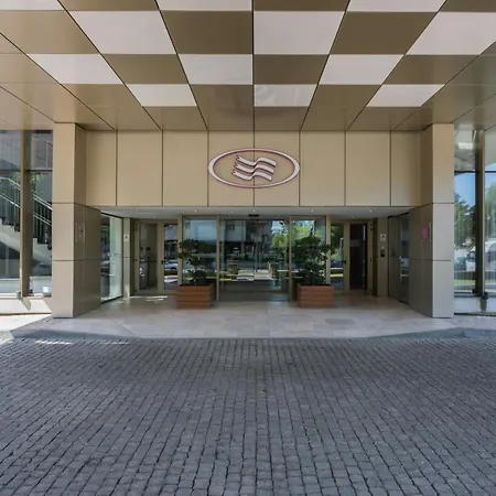 Crowne Plaza By Ihg