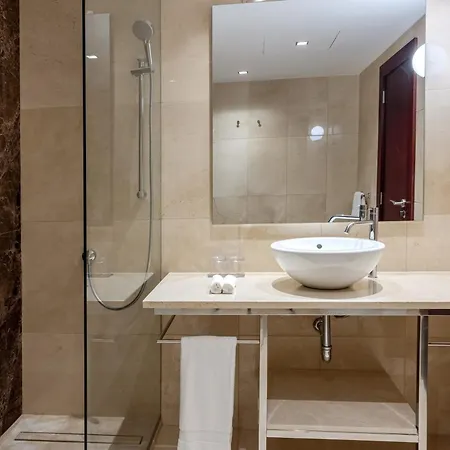 Crowne Plaza By Ihg Hotell 5*