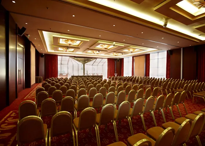 Crowne Plaza By Ihg Hotell