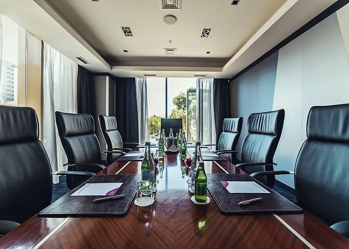 Crowne Plaza By Ihg מלון