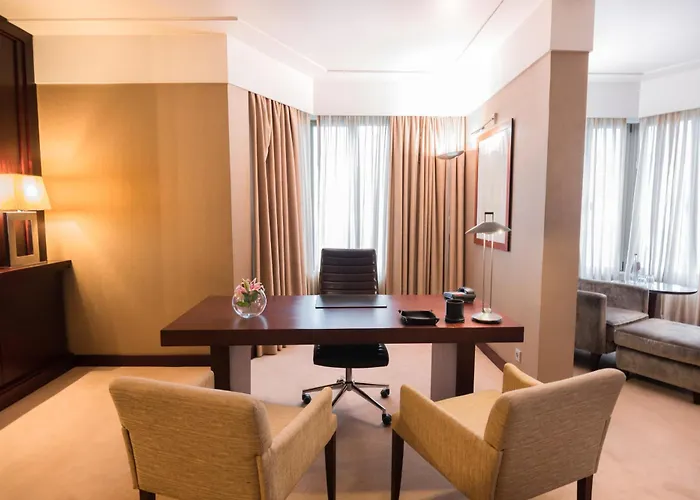 מלון Crowne Plaza By Ihg 5*