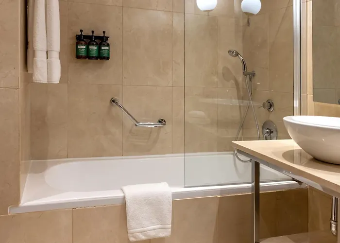 Crowne Plaza By Ihg 5*