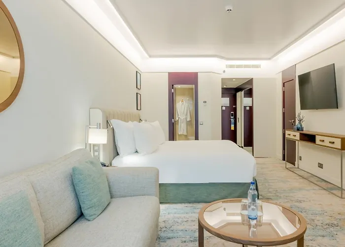 Crowne Plaza By Ihg Hotell 5*