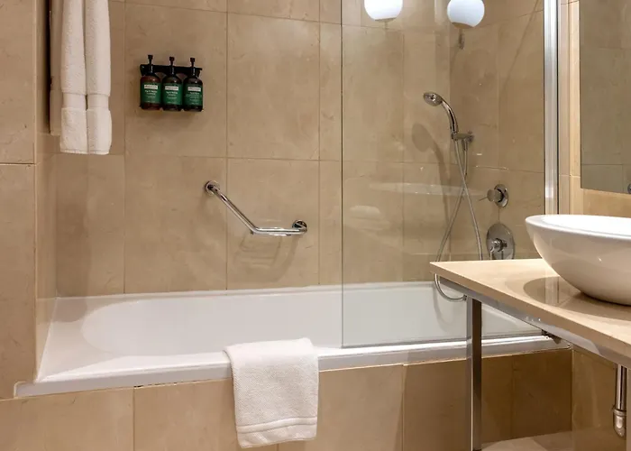 Crowne Plaza By Ihg 5*