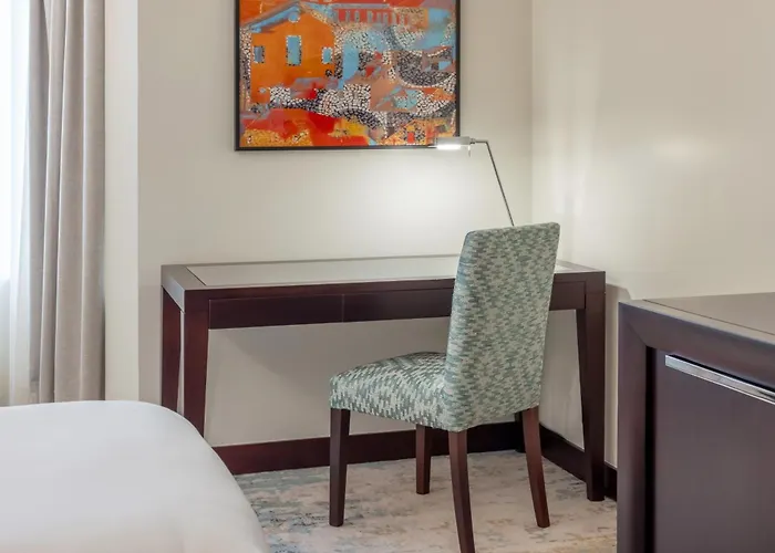 Crowne Plaza By Ihg Hotell